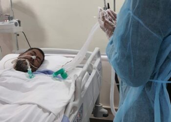 ডাঃ নজরুল ইসলাম ভাইকে দেখতে হাসপাতালে