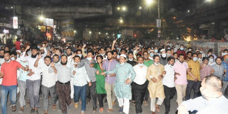 বায়তুল মোকাররমকে রক্তাক্ত এবং সারাদেশে নিরপরাধ মুসল্লীদেরকে হত্যা করে আওয়ামীলীগ স্বাধীনতার সুবর্ণ জয়ন্তিকে কলঙ্কিত করেছে। – ড. শফিকুল ইসলাম মাসুদ