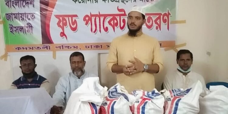 করোনায় ক্ষতিগ্রস্তদের মাঝে ফুড প‍্যাকেট বিতরন