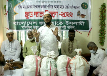 মতিঝিলে জামায়াতের ফুডপ্যাকেট বিতরণ