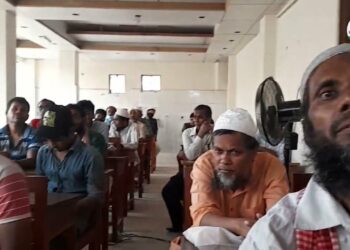 ওয়ারিতে ফুড প্যাকেট বিতরণ করেছে জামায়াত