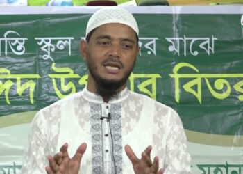 ডেমরায় সুবিধাবঞ্চিত ছাত্রদের মাঝে ঈদ উপহার প্রদান