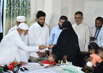 গণ-অভ্যুত্থানের শহীদ পরিবারের মাঝে ঢাকা মহানগরী দক্ষিণ জামায়াতের আর্থিক অনুদান প্রদান