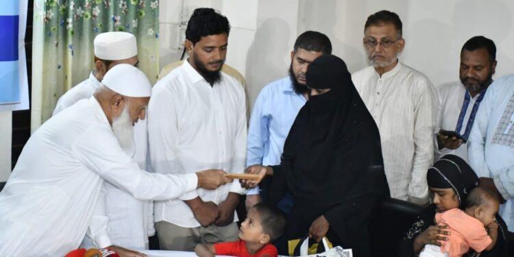 গণ-অভ্যুত্থানের শহীদ পরিবারের মাঝে ঢাকা মহানগরী দক্ষিণ জামায়াতের আর্থিক অনুদান প্রদান