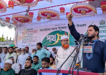 লক্ষীপুরের রায়পুর বন্যার্তদের মাঝে ঢাকা মহানগরী দক্ষিণ জামায়াতের খাদ্যসামগ্রী বিতরণ