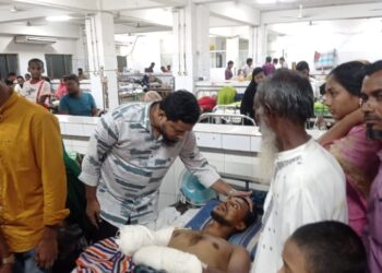 সড়ক দুর্ঘটনায় আহত নাজমুলের চিকিৎসার পাশাপাশি আত্মকর্মসংস্থানেরও ব্যবস্থা করে দেয়া হবে-  ড.শফিকুল ইসলাম মাসুদ