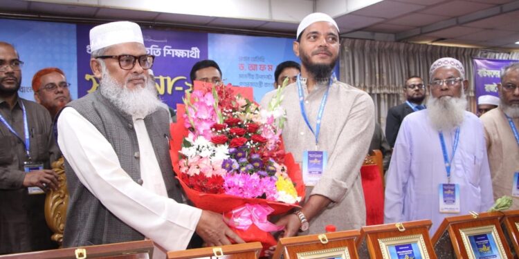 বাউফল ফাউন্ডেশন কর্তৃক গণঅভ্যুত্থানে শহীদ পরিবার, গুণীজন ও কৃর্তি শিক্ষার্থী সংবর্ধনা