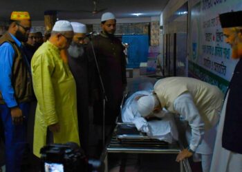 শ্রদ্ধা আর ভালোবাসায় চিরনিন্দ্রায় শায়িত অবিভক্ত ঢাকা মহানগরীর সাবেক আমীর শাহ-জালাল