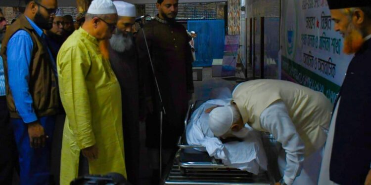 শ্রদ্ধা আর ভালোবাসায় চিরনিন্দ্রায় শায়িত অবিভক্ত ঢাকা মহানগরীর সাবেক আমীর শাহ-জালাল