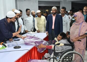 শাহজাহানপুর পশ্চিম থানার উদ্যোগে শীতবস্ত্র উপহার প্রদান