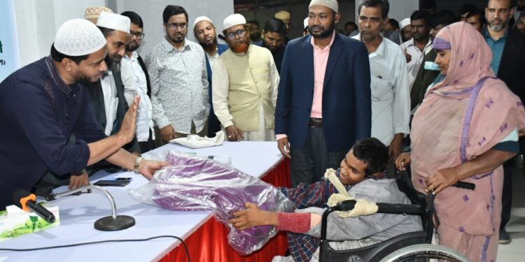 শাহজাহানপুর পশ্চিম থানার উদ্যোগে শীতবস্ত্র উপহার প্রদান