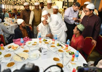 জুলাই গণঅভ্যুত্থানে আহত, পঙ্গু, শহীদ পরিবারের সদস্য ও বিশিষ্ট ব্যক্তিদের সম্মানে বাংলাদেশ জামায়াতে ইসলামী ঢাকা মহানগরী দক্ষিণের আয়োজনে ইফতার মাহফিল অনুষ্ঠিত