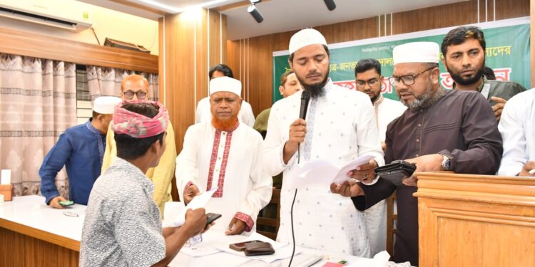 জুলাই-আগস্ট শহীদ পরিবারের মাঝে জামায়াতের নগদ অর্থ সহায়তা