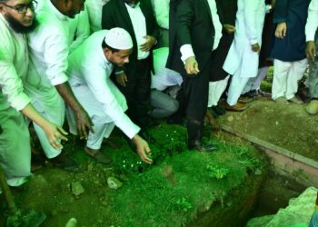 শ্রদ্ধা-ভালোবাসায় চিরনিদ্রায় শায়িত ব্যারিস্টার আব্দুর রাজ্জাক