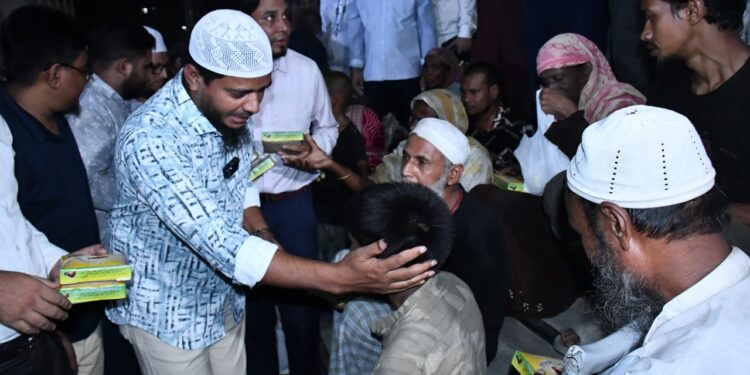 এটিএম আজহারুল ইসলামের মুক্তির আনন্দে— পল্টন থানার উদ্যোগে পরিশ্রমজীবী ভাই-বোনদের মাঝে খাবার বিতরণ