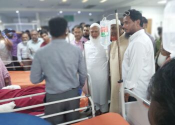 উত্তরায় বিমান বিধ্বস্তে আহতদের দেখতে জাতীয় বার্ন ইউনিটে আমীরে জামায়াত ও সেক্রেটারি জেনারেলসহ নেতৃবৃন্দ