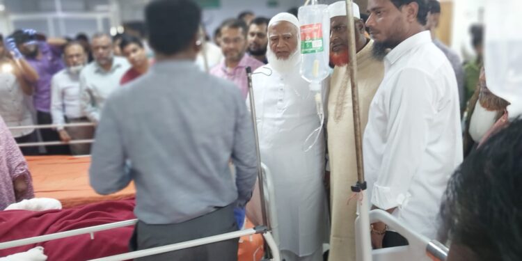 উত্তরায় বিমান বিধ্বস্তে আহতদের দেখতে জাতীয় বার্ন ইউনিটে আমীরে জামায়াত ও সেক্রেটারি জেনারেলসহ নেতৃবৃন্দ