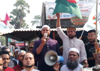 বাউফল পৌরসভার কাগজিরপুল বাস স্ট্যান্ড এবং বাজারে গণসংযোগ ও পথসভা অনুষ্ঠিত