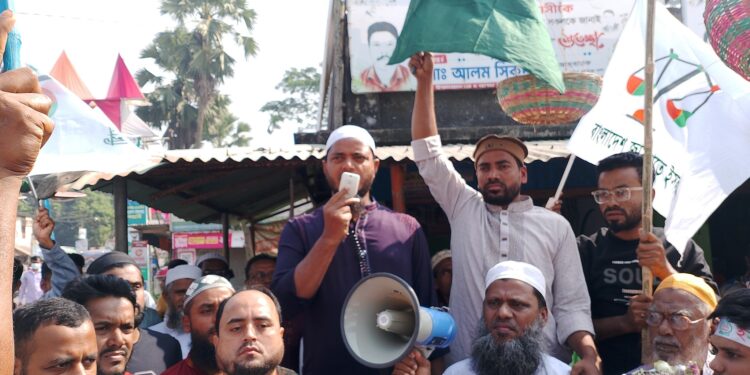 বাউফল পৌরসভার কাগজিরপুল বাস স্ট্যান্ড এবং বাজারে গণসংযোগ ও পথসভা অনুষ্ঠিত