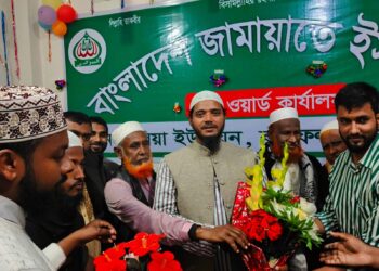 ধুলিয়া ইউনিয়নে অগ্নিকাণ্ডে ক্ষতিগ্রস্তদের পাশে ড. শফিকুল ইসলাম মাসুদ