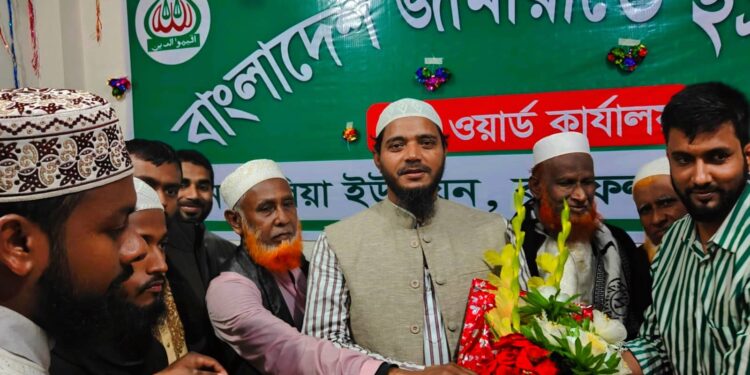 ধুলিয়া ইউনিয়নে অগ্নিকাণ্ডে ক্ষতিগ্রস্তদের পাশে ড. শফিকুল ইসলাম মাসুদ