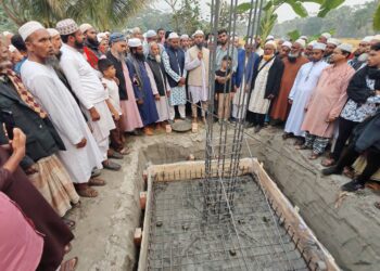 ধুলিয়া ইউনিয়নে অগ্নিকাণ্ডে ক্ষতিগ্রস্তদের পাশে ড. শফিকুল ইসলাম মাসুদ