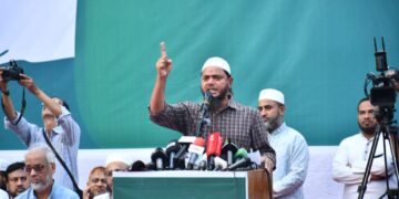 গণভোটের রায় বাস্তবায়ন ও জনদুর্ভোগ লাঘবের দাবিতে ১১ দলীয় ঐক্যের বিশাল গণমিছিল