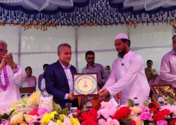 বাউফলবাসীর বহুল প্রতীক্ষিত বগা সেতু বাস্তবায়নে স্থানীয় এমপি ড. শফিকুল ইসলাম মাসুদের আমন্ত্রণে বগা ফেরিঘাটস্থলে সেতু নির্মাণের প্রয়োজনীয়তা যাচাই করতে বাউফলে আসেন সড়ক পরিবহণ ও সেতুমন্ত্রী