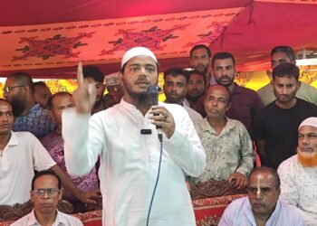 সম্প্রতি বাউফল উপজেলায় আয়নাবাজ গ্রামে অনুষ্ঠিত সনাতন ধর্মাবলম্বীদের এক উৎসবমুখর ধর্মীয় অনুষ্ঠানে প্রধান অতিথি হিসেবে উপস্থিত ছিলেন ড. শফিকুল ইসলাম মাসুদ এমপি