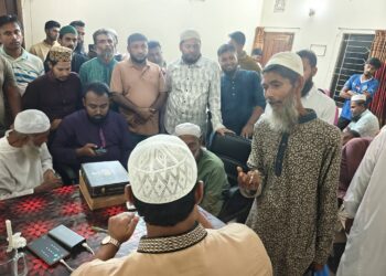 বাউফলে ডাকবাংলায় জনতার সেবায় নিয়োজিত ড. শফিকুল ইসলাম মাসুদ এমপি
