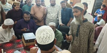 বাউফলে ডাকবাংলায় জনতার সেবায় নিয়োজিত ড. শফিকুল ইসলাম মাসুদ এমপি