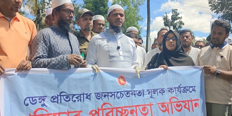 বাউফলে ডেঙ্গু প্রতিরোধে পরিচ্ছন্নতা অভিযান, ড্রেনে ওষুধ ছিটালেন বাউফলের গণমানুষের সেবক জননেতা জনাব ড. শফিকুল ইসলাম মাসুদ এমপি