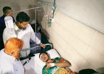 জগন্নাথ বিশ্ববিদ্যালয়ে ছাত্রদলের সন্ত্রাসী হামলায় আহতদের দেখতে হাসপাতালে জামায়াত নেতৃবৃন্দ