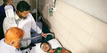 জগন্নাথ বিশ্ববিদ্যালয়ে ছাত্রদলের সন্ত্রাসী হামলায় আহতদের দেখতে হাসপাতালে জামায়াত নেতৃবৃন্দ