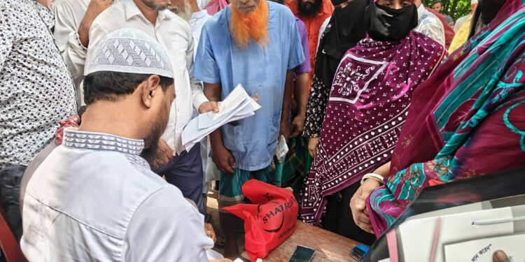 জনতার সেবায় নিজ বাড়িতেও নিরলসভাবে সময় দিচ্ছেন বাউফলের গণমানুষের সেবক ড. শফিকুল ইসলাম মাসুদ এমপি