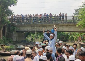 তেঁতুলিয়া নদীর ভাঙনকবলিত এলাকা পরিদর্শনে ড. শফিকুল ইসলাম মাসুদ এমপি
