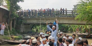 তেঁতুলিয়া নদীর ভাঙনকবলিত এলাকা পরিদর্শনে ড. শফিকুল ইসলাম মাসুদ এমপি